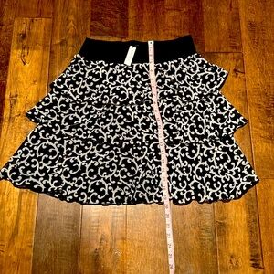 NWT White House black market 20” elastic waist ruffle skirt size small